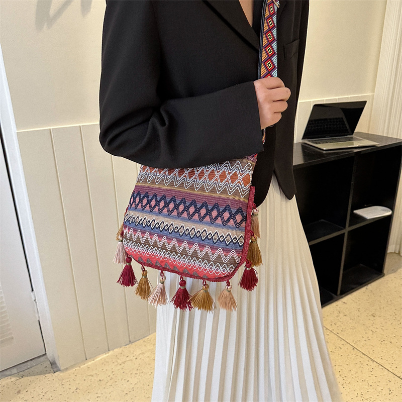 Umhängetasche für Damen ⎜ Bunte Schultertasche im Retro-Stil mit Quasten für Freizeit und Festivals