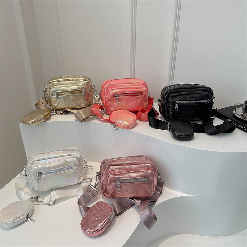 Umhängetasche für Damen ⎜ Kompakte Schultertasche mit breitem Trageriemen für Alltag, Büro und Freizeitlooks