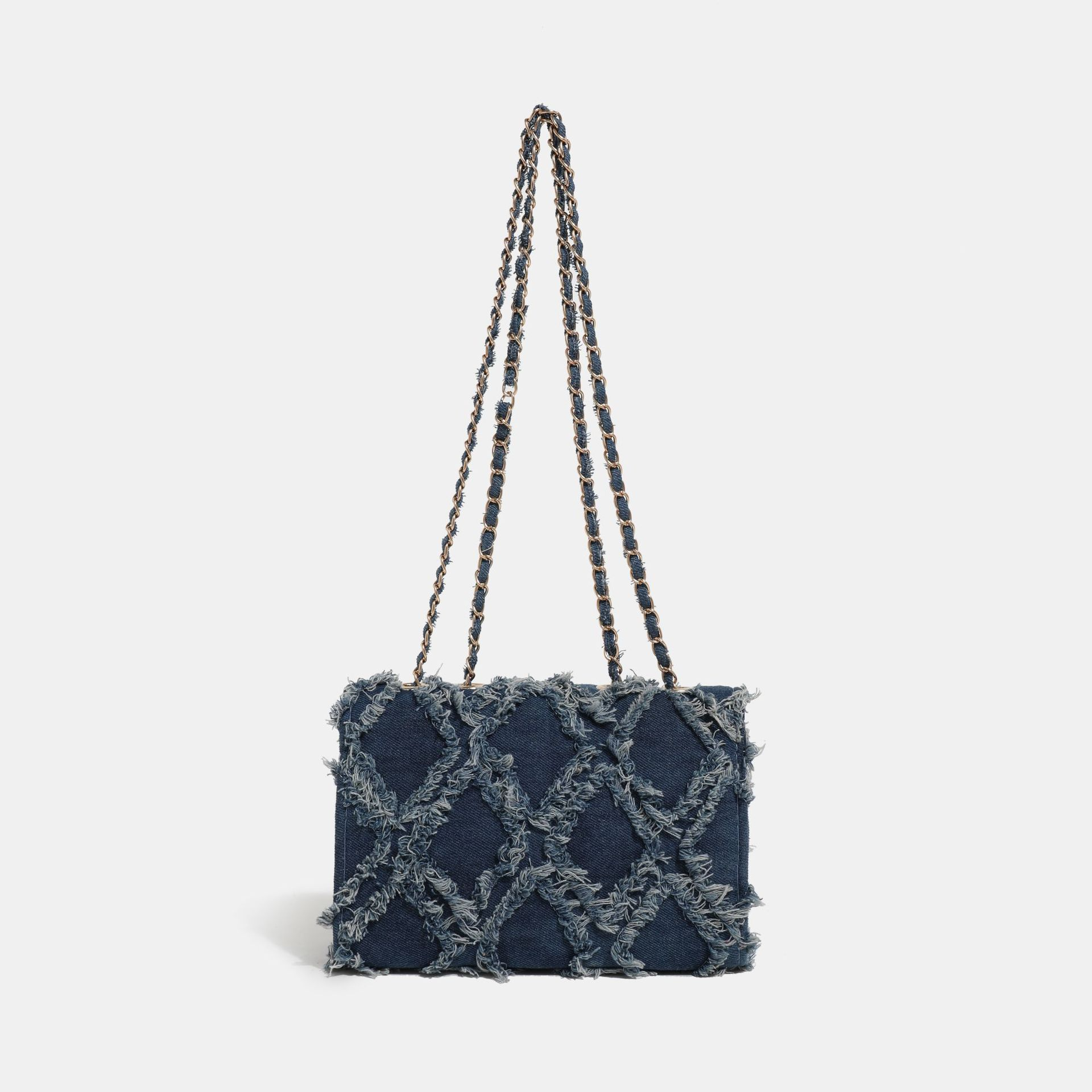 Damen Schultertasche aus Denim ⎜ Modische Umhängetasche mit Kettenriemen und Rautensteppung im Used-Look