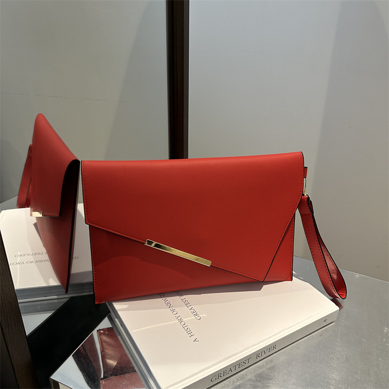 Clutch für Damen ⎜ Elegante Umschlagtasche in Briefumschlag-Optik mit Handgelenkriemen für besondere Anlässe