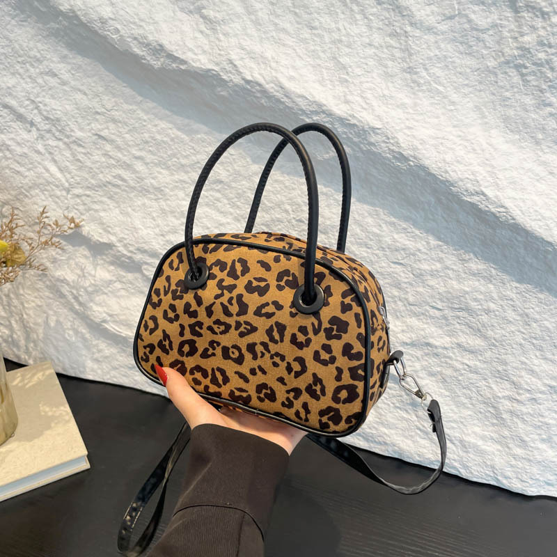 Bowlingtasche für Damen ⎜ Handtasche mit Leopardenmuster im Vintage-Stil für Alltag und Freizeit
