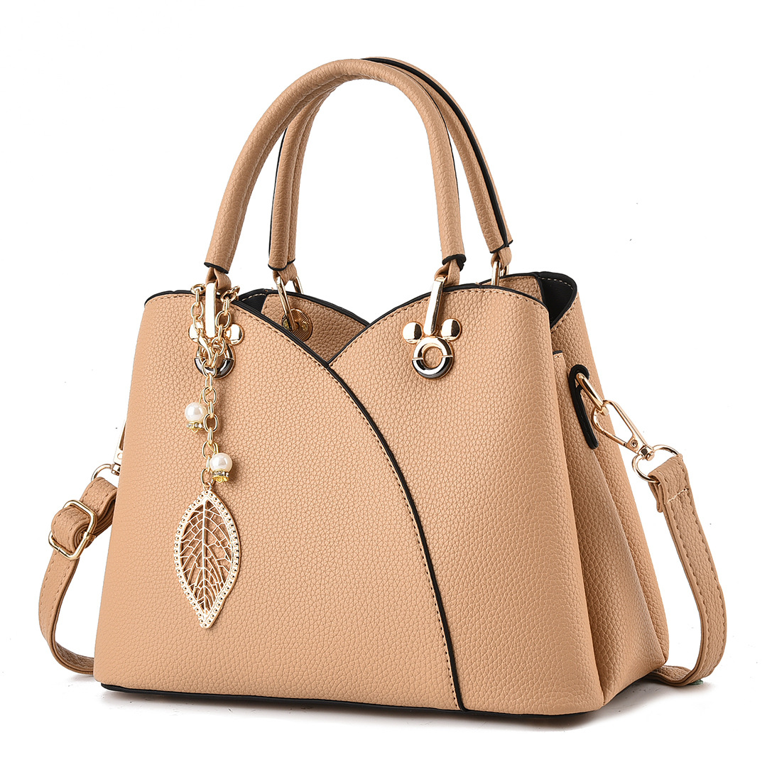 Elegante Damentasche ⎜ Vielseitige Handtasche mit goldenen Akzenten und stilvollem Blattanhänger
