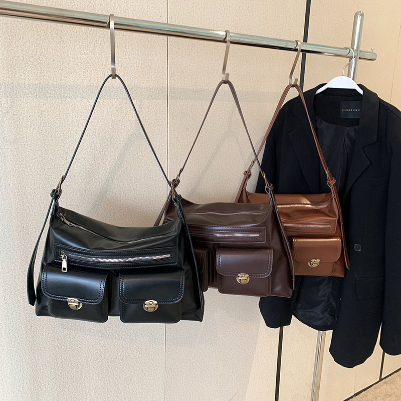 Umhängetasche für Damen ⎜ Retro Schultertasche aus Kunstleder mit großer Kapazität und praktischen Fronttaschen
