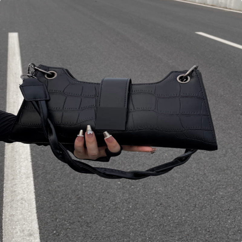 Damen Schultertasche Im Baguette-Stil ⎜ Elegante Handtasche Mit Kroko-Optik Und Geflochtenem Trageriemen
