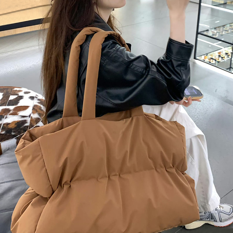 Casual Schultertasche für Damen ⎜ Weiches Design mit großzügigem Stauraum und praktischen Tragegriffen