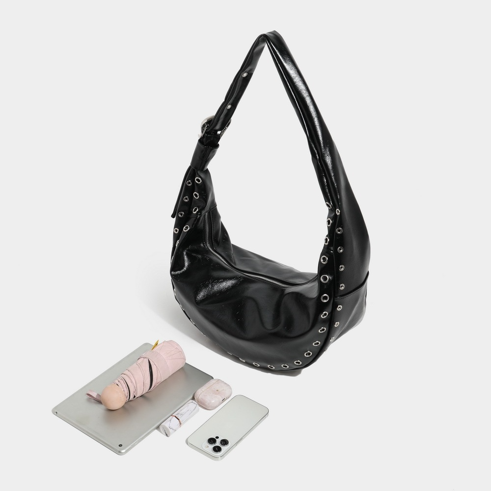 Damen Schultertasche Im Retro Stil ⎜ Geräumige Crossbody Bag Mit Nietenverzierung Und Einem Tragegurt
