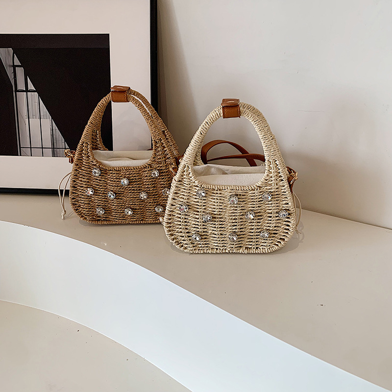 Damen Umhängetasche aus Strohgeflecht ⎜ Elegante Sommertasche mit Strass und abnehmbarem Schulterriemen