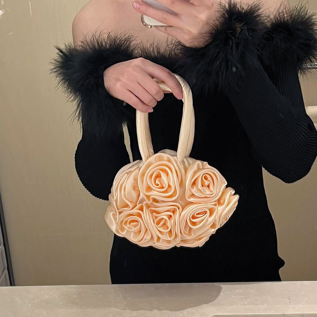 Handtasche im Blumen-Design ⎜ Elegante, Handgefertigte Tasche mit Stilvollen Rosenapplikationen