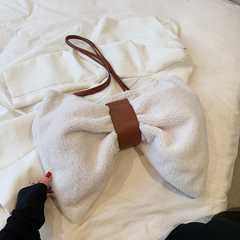 Umhängetasche für Damen ⎜ Modische Tasche mit Schleifen-Design und verstellbarem Trageriemen