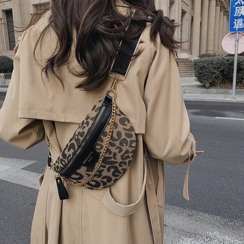 Umhängetasche für Damen ⎜ Modische Schultertasche mit Leopardenmuster und breitem Tragegurt