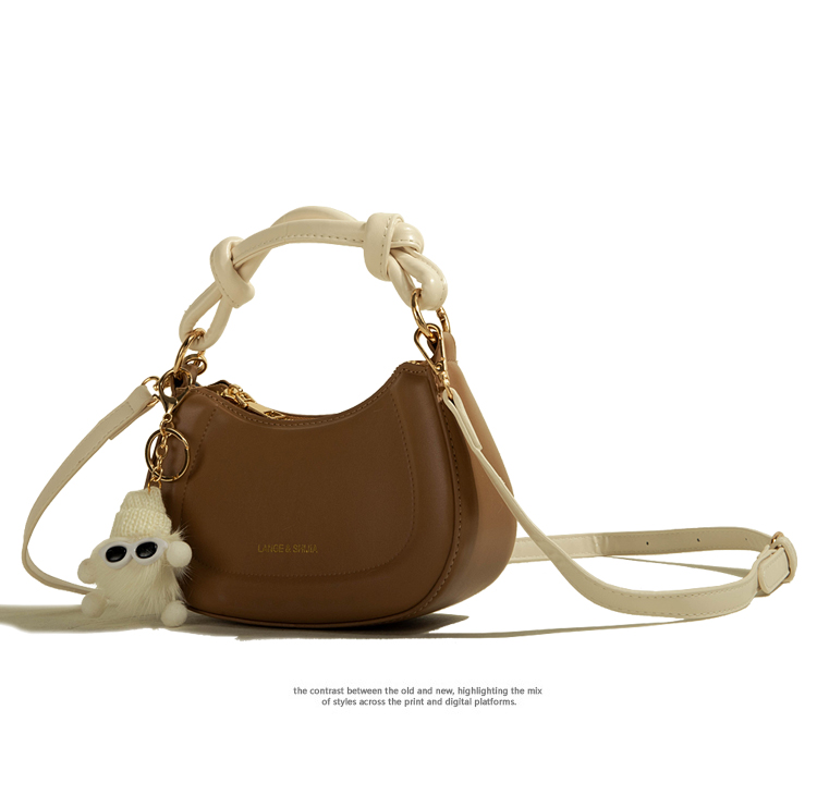 Umhängetasche für Damen ⎜ Alltagstaugliche Handtasche mit Schulterriemen und verspieltem Anhänger
