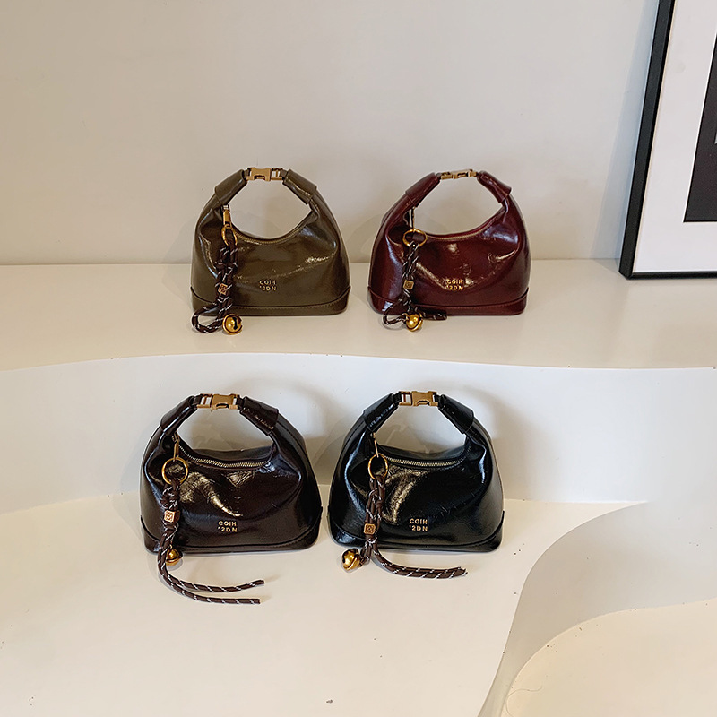 Umhängetasche für Damen ⎜ Modische Handtasche mit goldenen Akzenten und verstellbarem Trageriemen