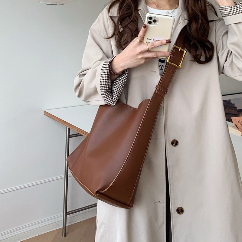 Bucket Bag für Damen ⎜ Modische Schultertasche mit verstellbarem Gurt und viel Stauraum für unterwegs