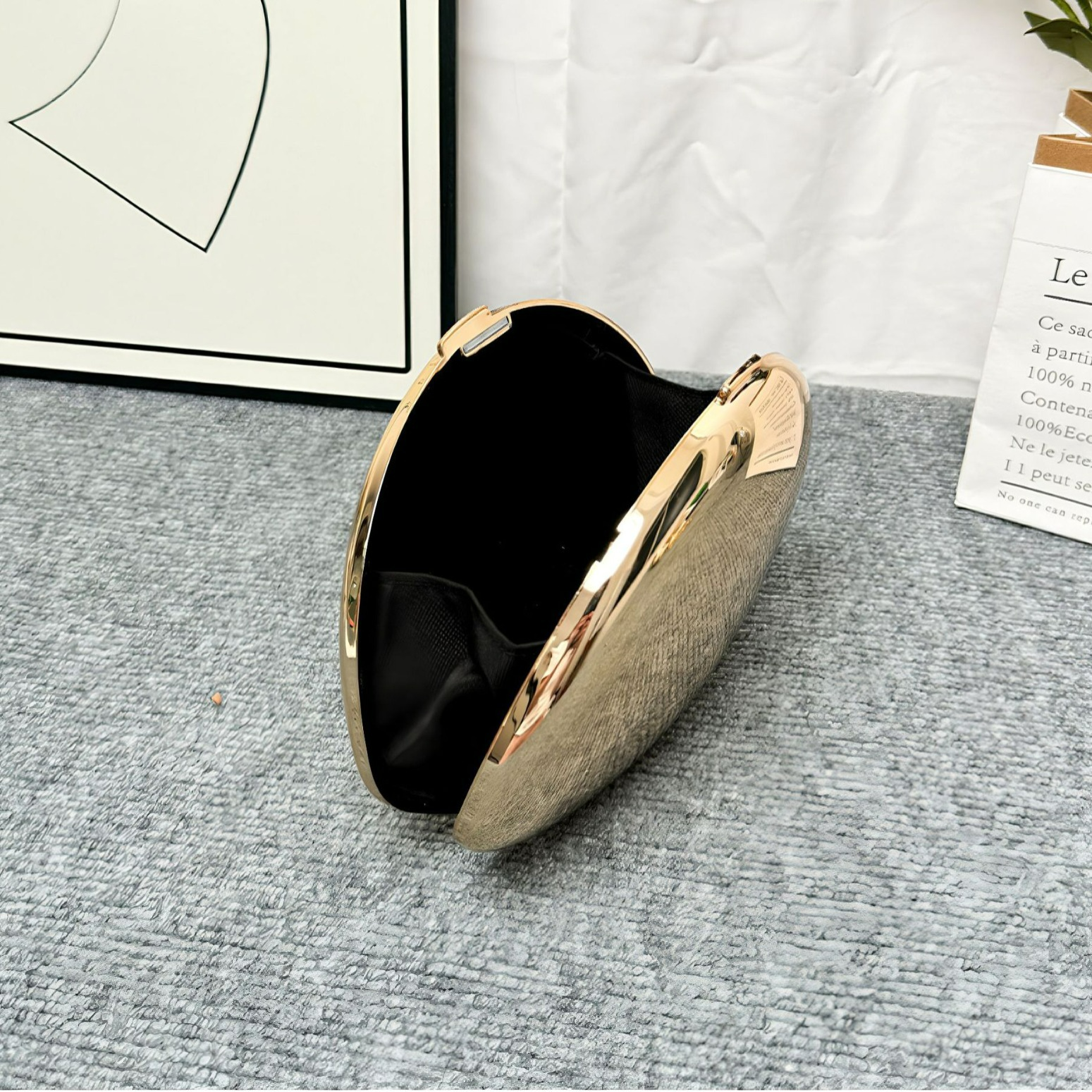 Clutch für Damen ⎜ Elegante Hartschalen-Abendtasche in Ei-Form mit goldener Kette für festliche Anlässe