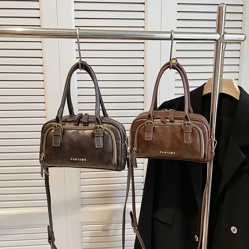Umhängetasche für Damen ⎜ Retro Bowlingtasche mit Handgriff und Schulterriemen für Alltag und Ausgehen