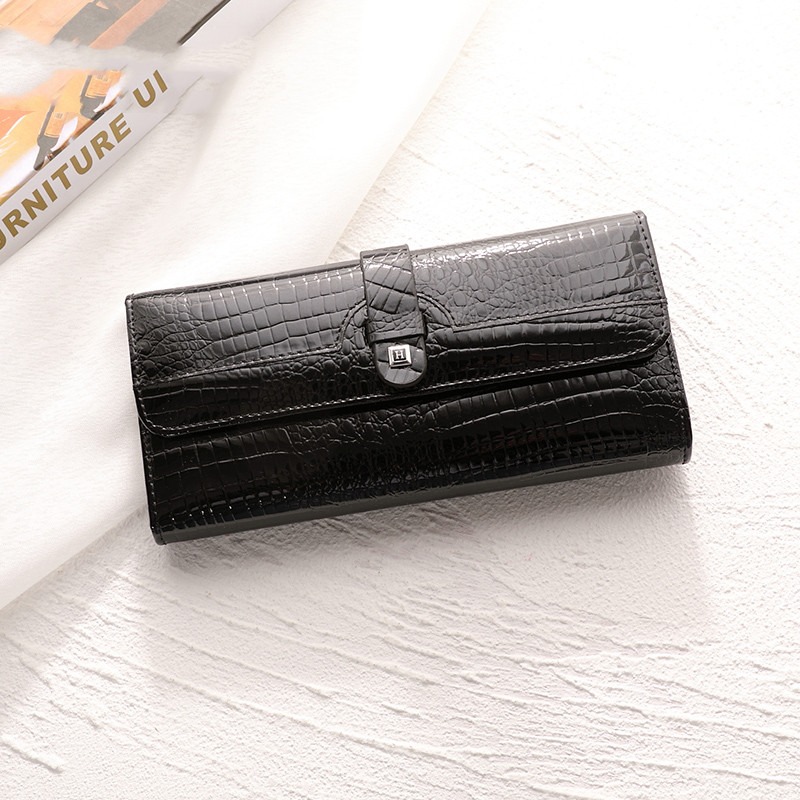 Damen Geldbörse aus Lackleder ⎜ Elegantes Portemonnaie mit Krokoprägung und sicherem Verschluss für Alltag und Ausgehen