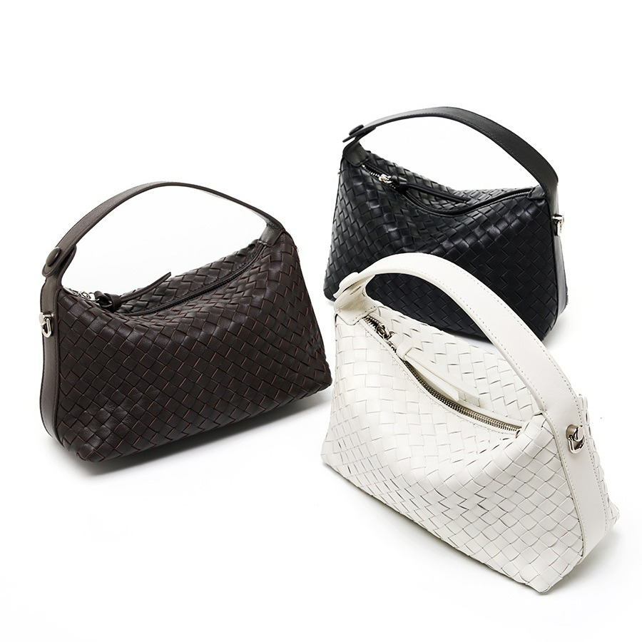 Schultertasche für Damen ⎜ Stilvolle Halbmondtasche aus Echtleder mit geflochtener Oberfläche und Metallkette