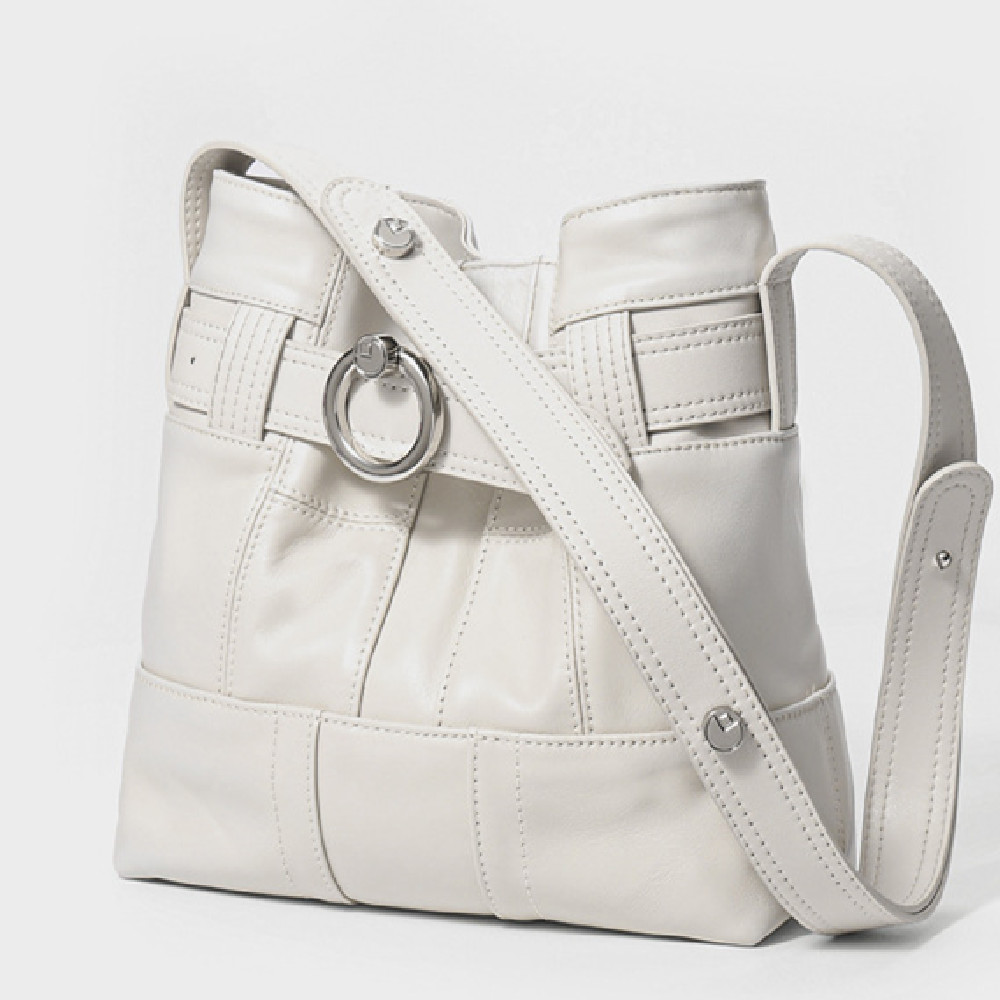 Umhängetasche für Damen ⎜ Modische Bucket-Bag in Lederoptik mit Ringdetail und Ziernähten für Alltag und Ausgehen