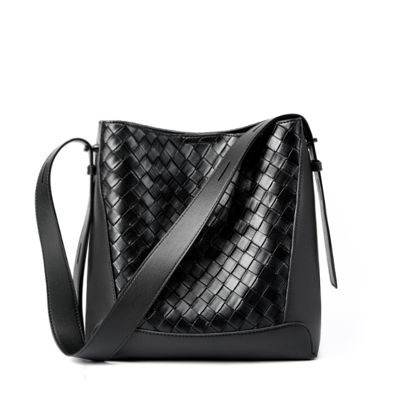 Schultertasche für Damen ⎜ Modische Umhängetasche aus Echtleder mit Flechtdesign und breitem Trageriemen