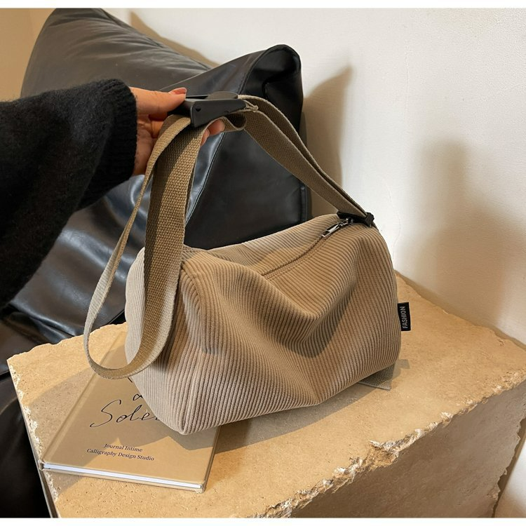 Umhängetasche für Damen ⎜ Schlichte Schultertasche in Cord-Optik mit Reißverschluss und verstellbarem Gurt