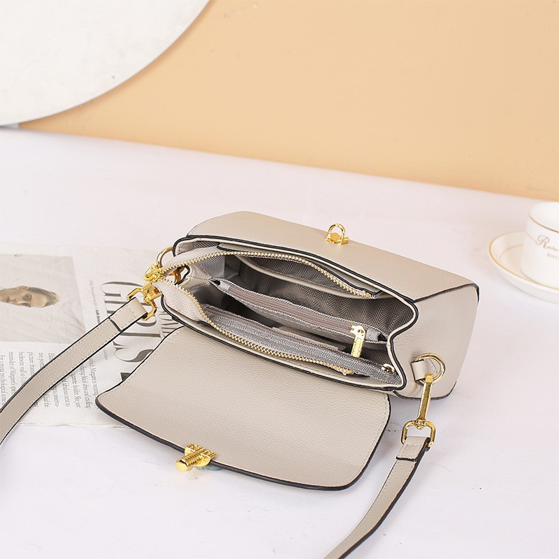 Umhängetasche für Damen ⎜ Elegante Schultertasche mit Klappe und Tragegriff