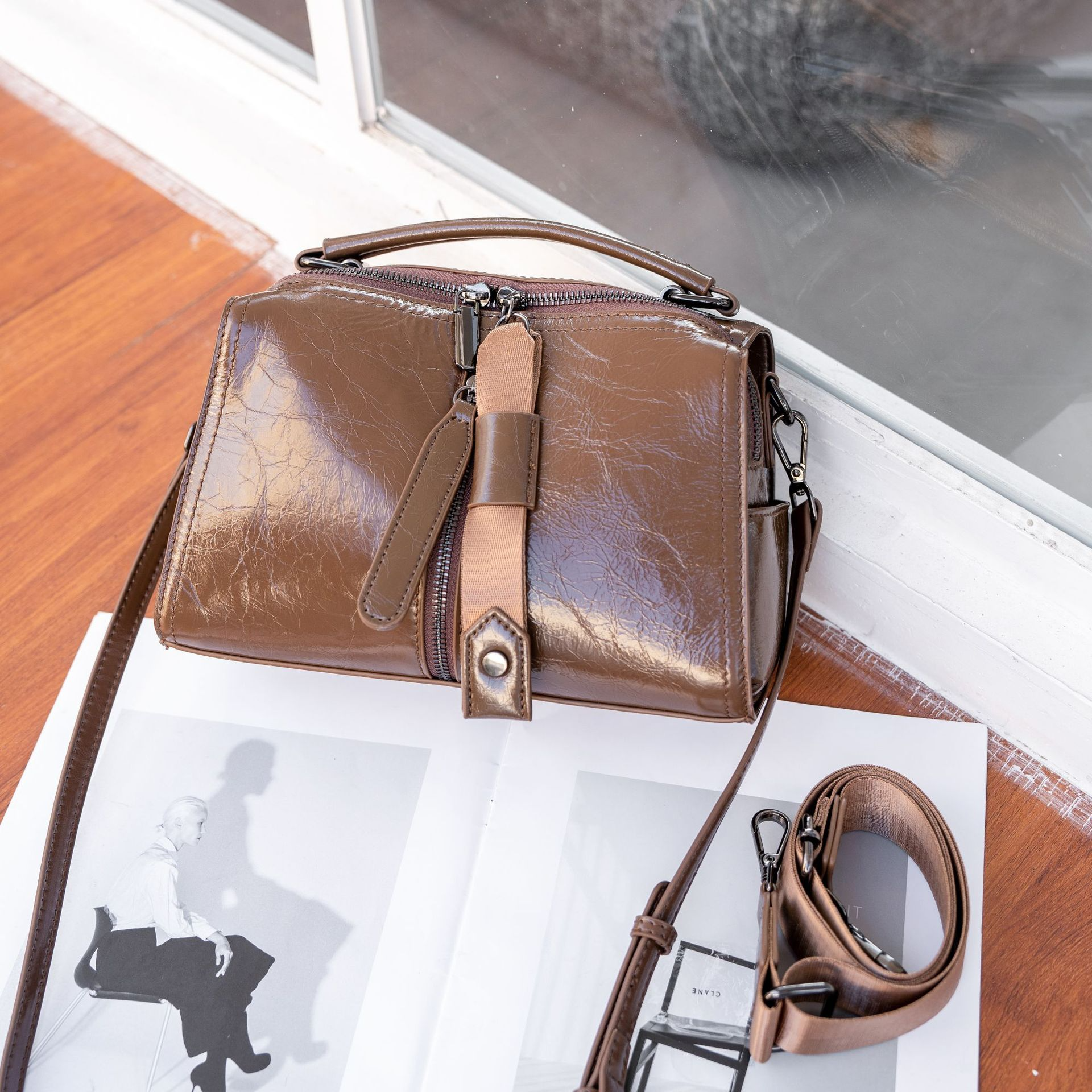 Umhängetasche für Damen ⎜ Elegante Ledertasche mit Reißverschluss und verstellbarem Schultergurt