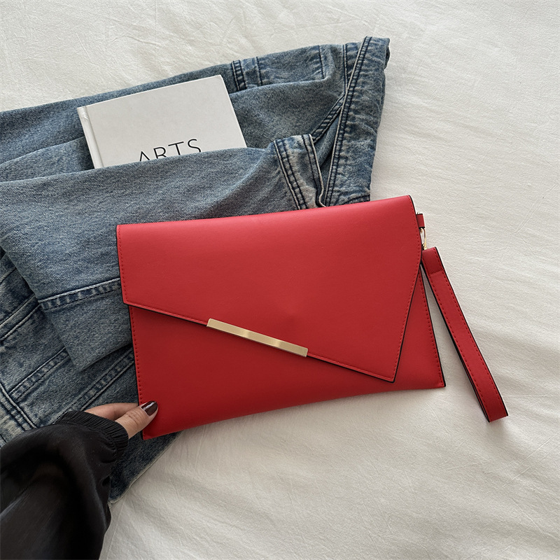 Clutch für Damen ⎜ Elegante Umschlagtasche in Briefumschlag-Optik mit Handgelenkriemen für besondere Anlässe
