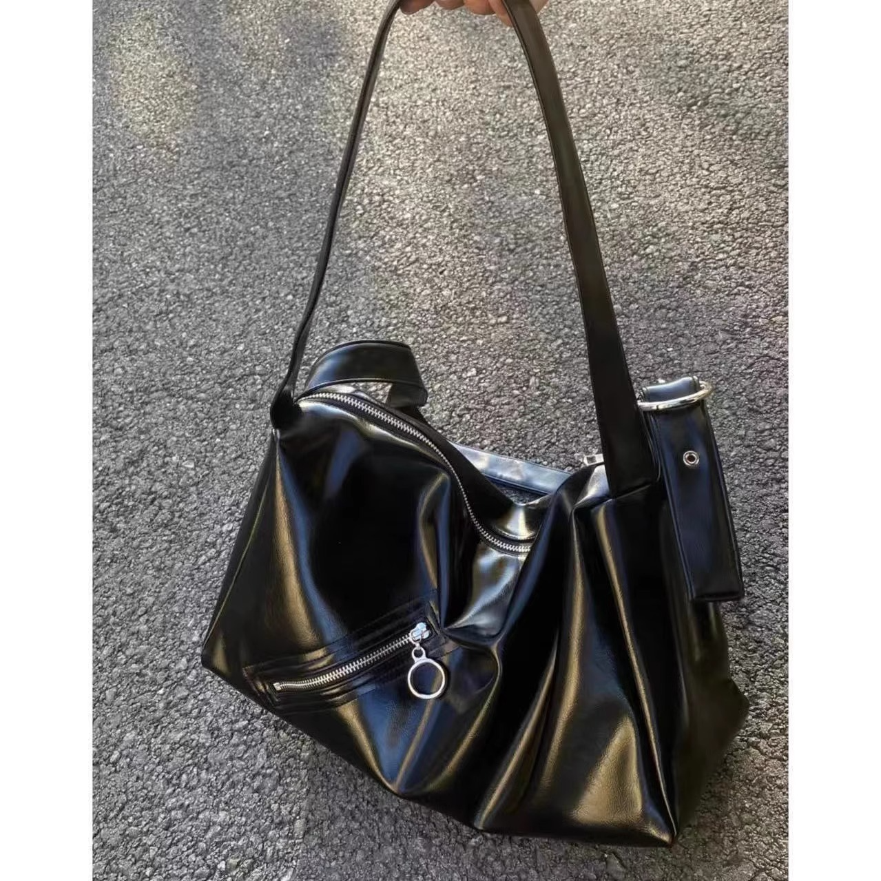 Schultertasche für Damen ⎜ Weiche Umhängetasche aus Leder mit modernem Design für Alltag und Freizeit