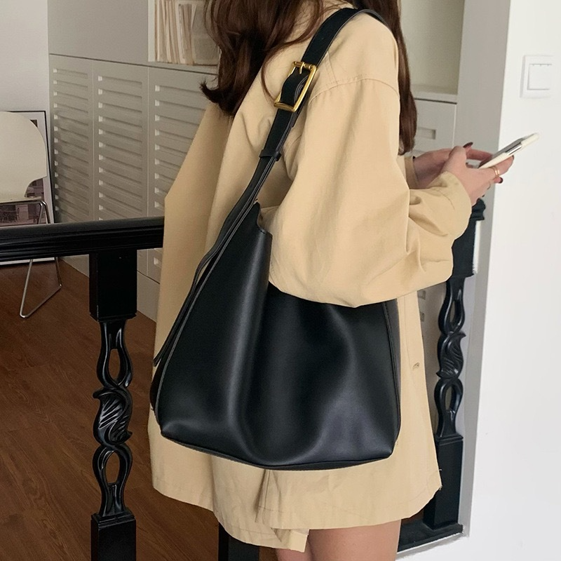 Bucket Bag für Damen ⎜ Modische Schultertasche mit verstellbarem Gurt und viel Stauraum für unterwegs