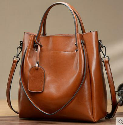 Damen Ledertasche ⎜ Robuste Schultertasche in edler Optik für Büro und Alltag