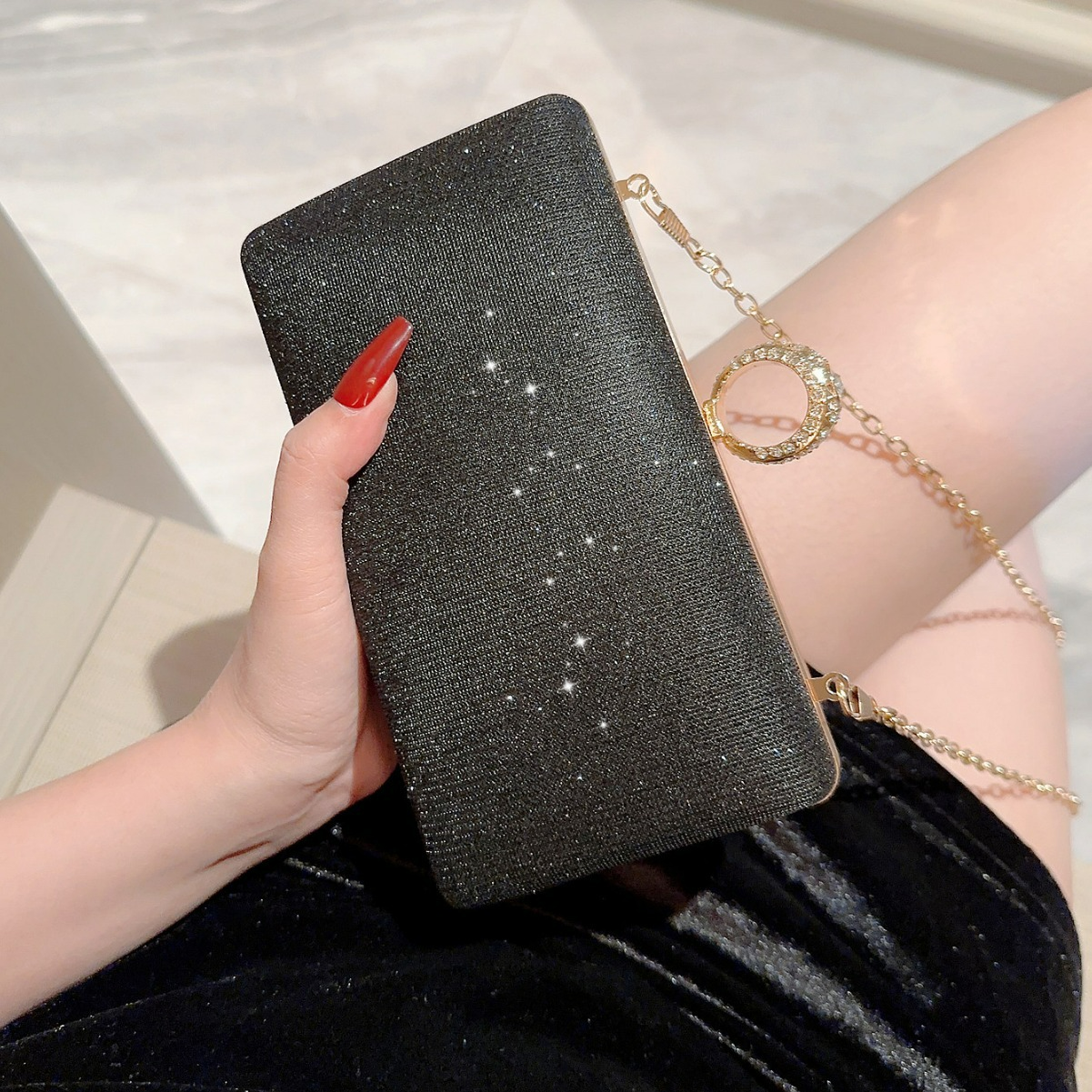 Damen Clutch mit Glitzereffekt ⎜ Elegante Abendtasche mit Strassring und funkelndem Design für besondere Anlässe