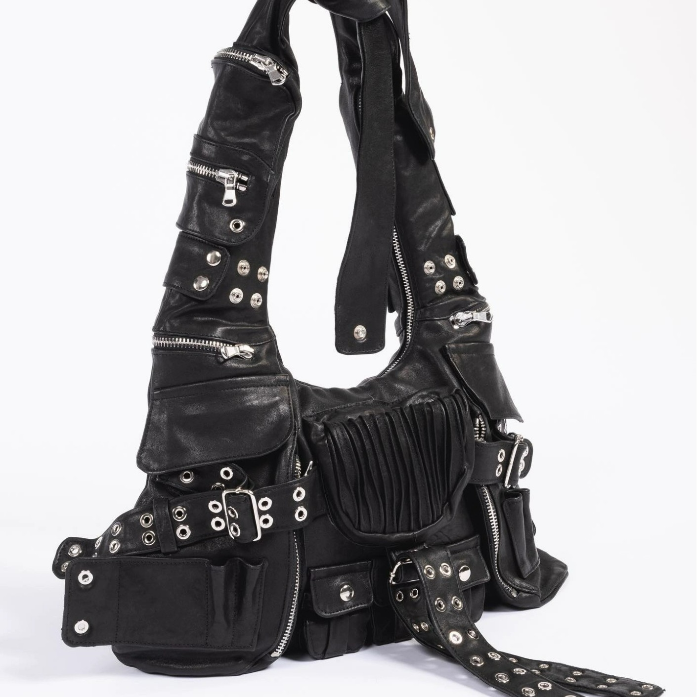 Schultertasche für Damen ⎜ Ausgefallene Umhängetasche im Biker-Stil mit Nieten, Knotenriemen und vielen Taschen