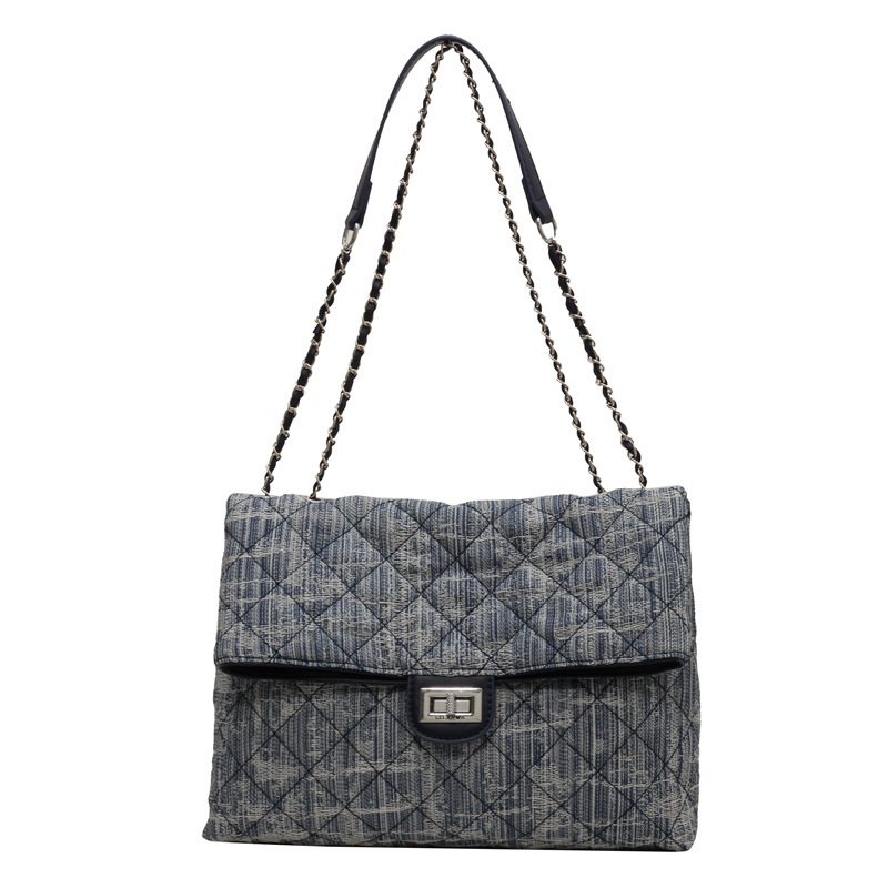 Umhängetasche für Damen ⎜ Stylische Schultertasche im Used-Look mit Kettenriemen und Karomuster für Alltag und Ausgehen