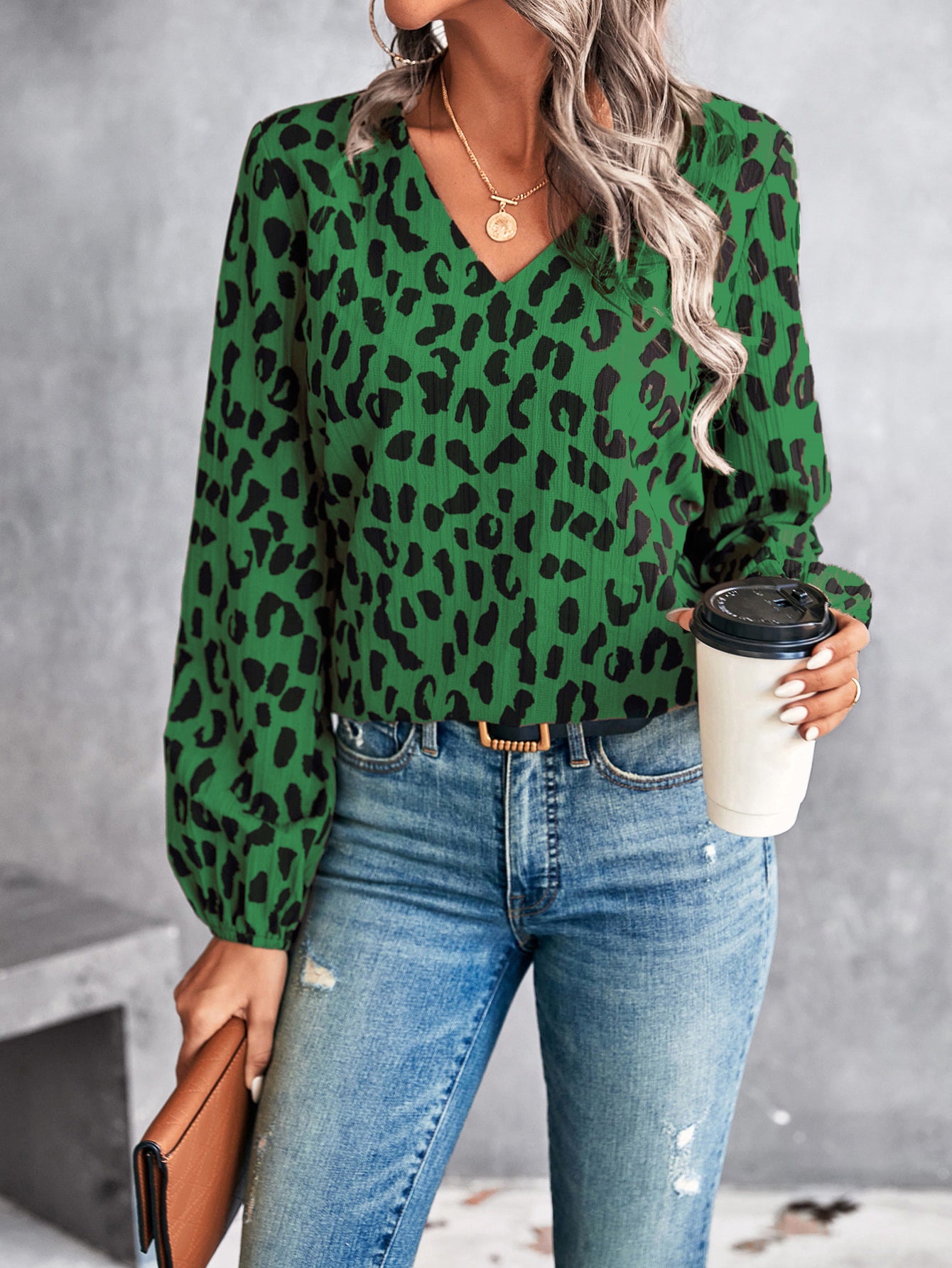 Edith - Bluse mit Leopardenmuster und V-Ausschnitt