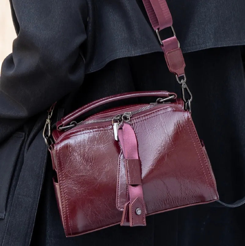 Umhängetasche für Damen ⎜ Elegante Ledertasche mit Reißverschluss und verstellbarem Schultergurt