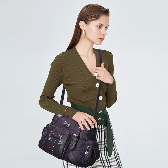Damen Schultertasche mit Zieranhängern ⎜ Modisches Design mit praktischen Außentaschen und verstellbarem Gurt