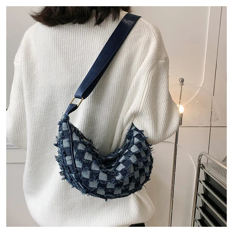 Umhängetasche für Damen ⎜ Denim-Tasche im Schachbrettmuster mit verstellbarem Schulterriemen
