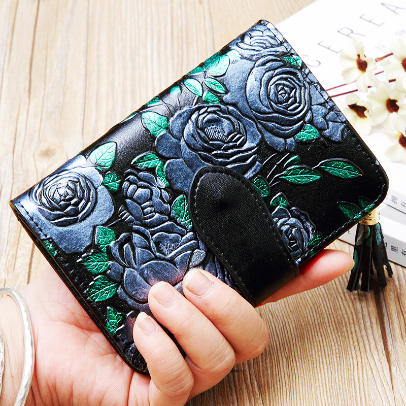 Damen Kurz-Geldbörse aus Leder ⎜ Stilvolle Brieftasche mit Blumenprägung und praktischem Druckknopfverschluss