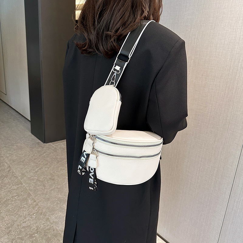 Bauchtasche für Damen aus Kunstleder ⎜ Stylische Umhängetasche mit Extra-Etui für Alltag und Freizeit