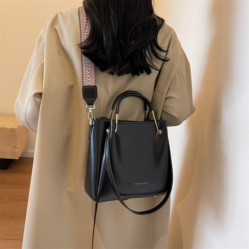 Shopper Tasche für Damen ⎜ Retro Handtasche mit Schulterriemen und viel Stauraum für Alltag und Freizeit