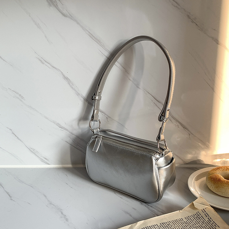 Schultertasche für Damen ⎜ Modische Baguette-Tasche im kompakten Design für Alltag und Ausgehen
