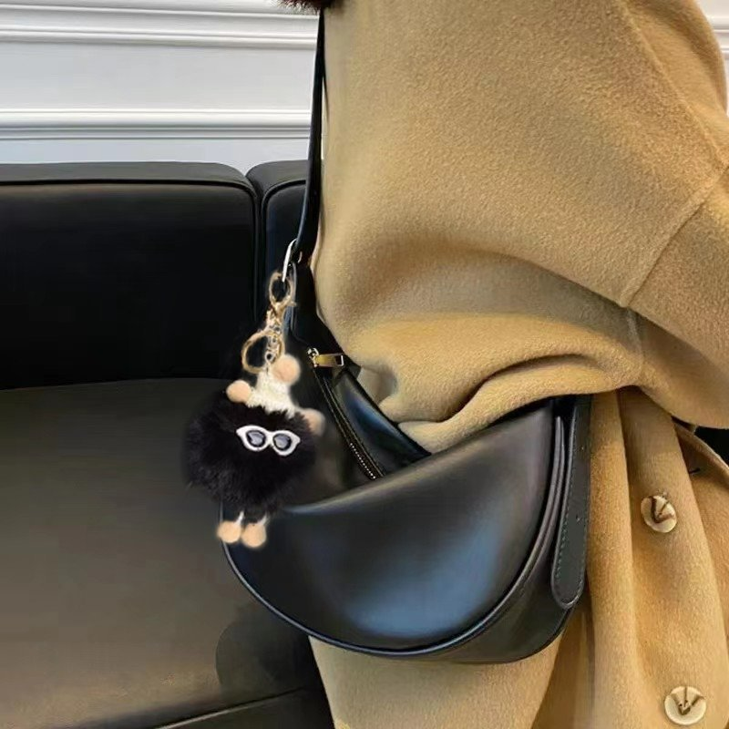 Damen Umhängetasche aus Weichem Kunstleder ⎜ Leichte Schultertasche im Halbmond-Design für Alltag und Sommer