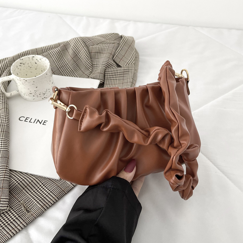 Schultertasche für Damen ⎜ Modische Unterarmtasche mit Falten-Design und weicher Haptik für den Alltag