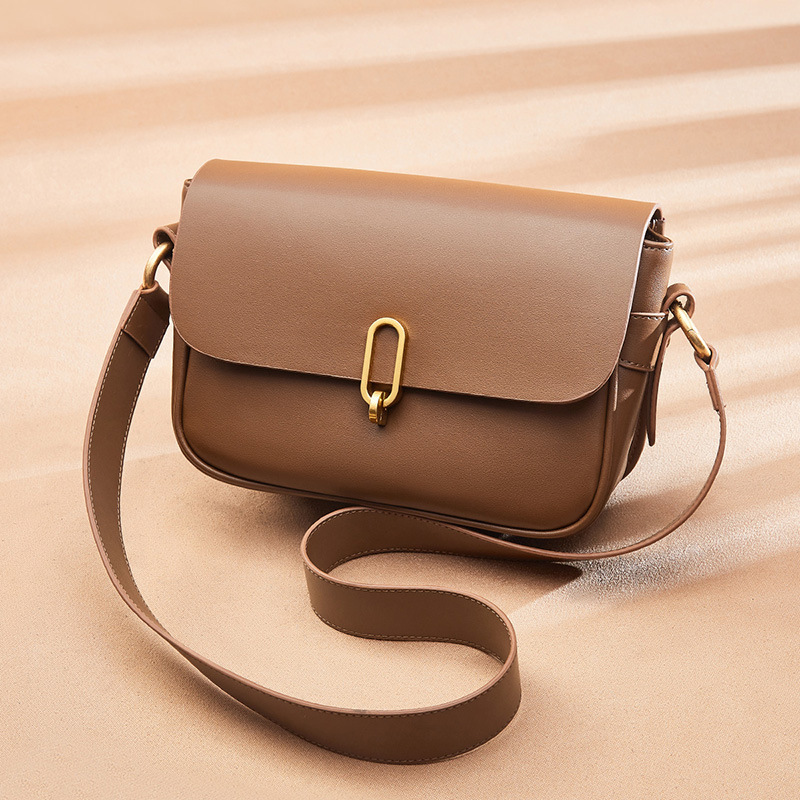 Umhängetasche für Damen ⎜ Klassische Ledertasche mit elegantem Verschluss für Büro und Alltag