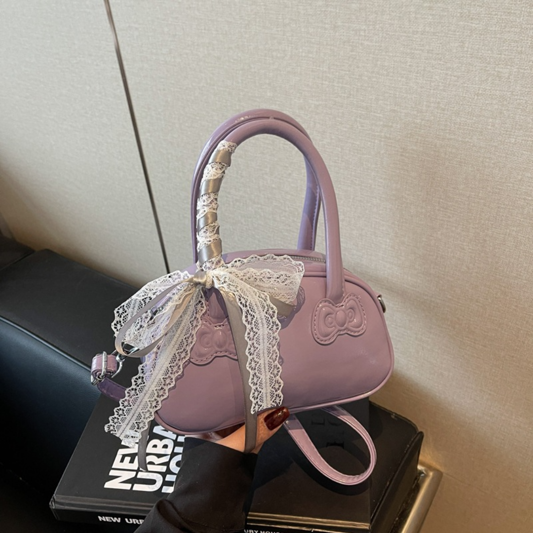 Damen Handtasche in Lackoptik ⎜ Verspieltes Design mit Schleifenakzent und kompakter Größe