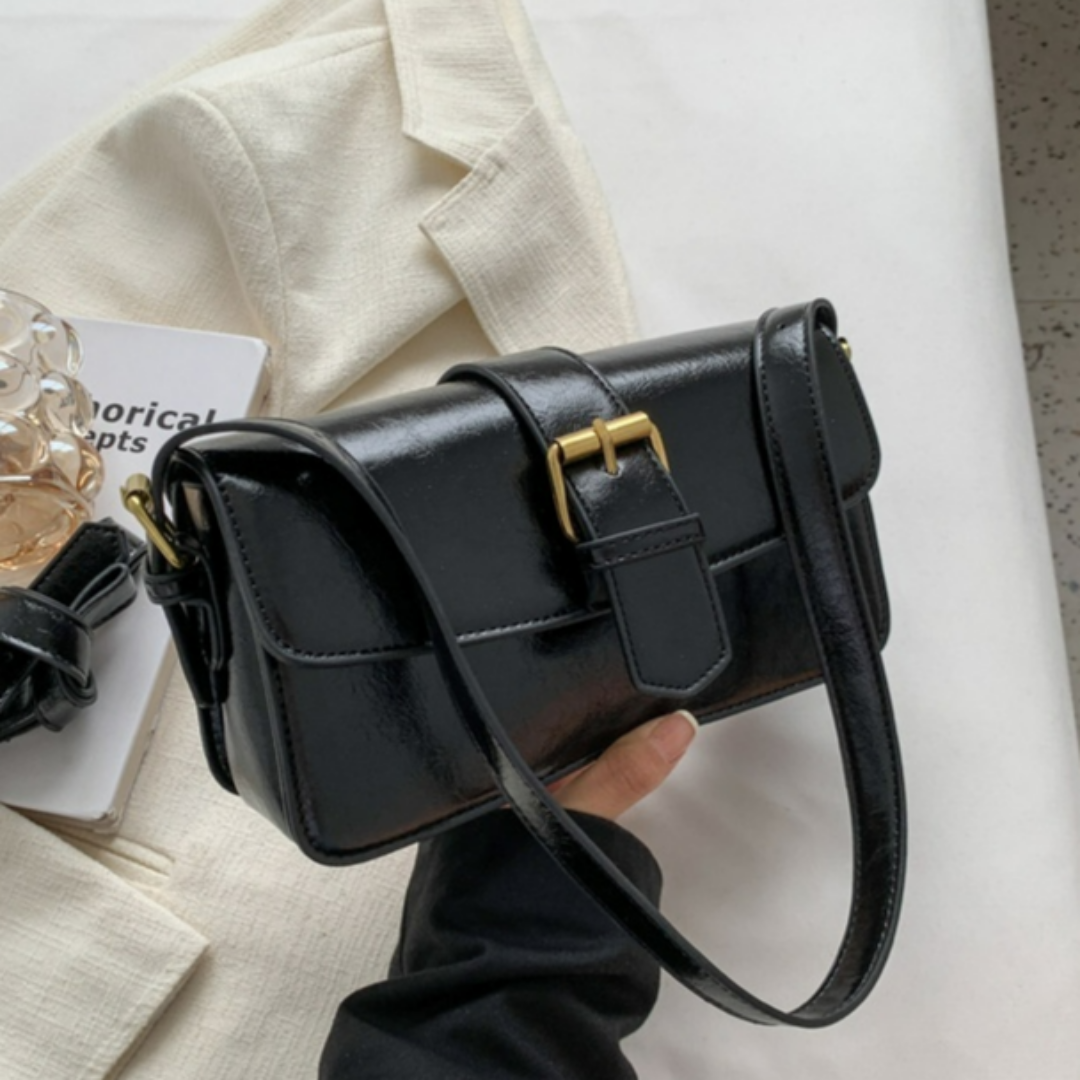 Umhängetasche für Damen ⎜ Kleine Retro-Schultertasche in Lackoptik mit Schnallendetail für vielseitige Outfits