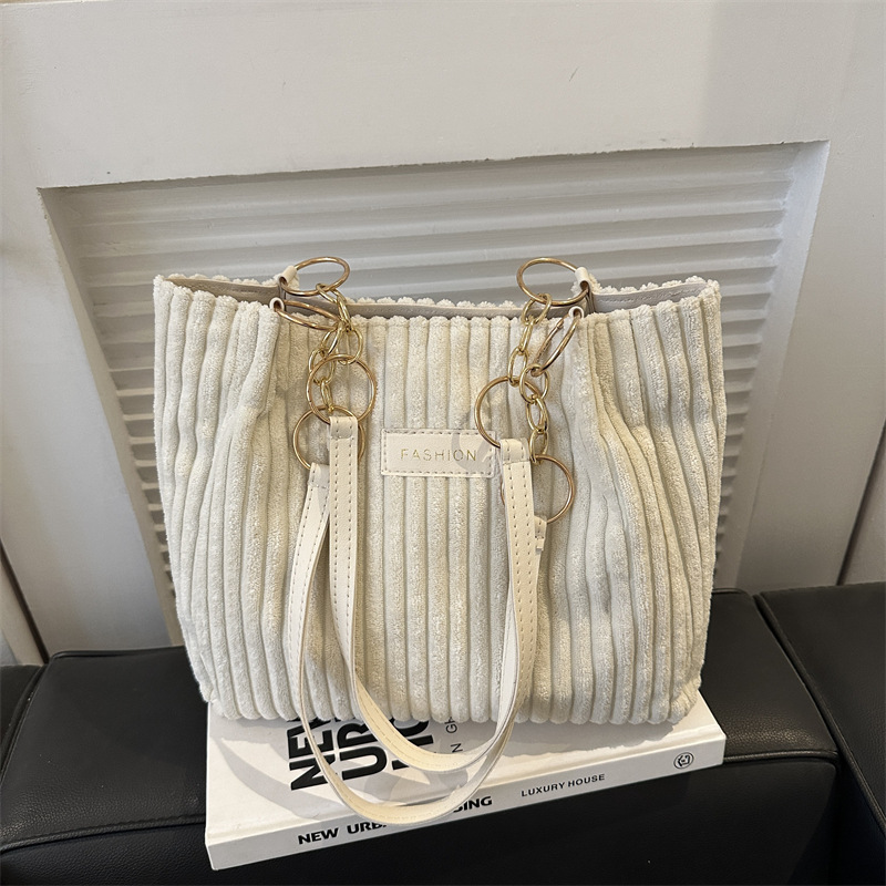 Damen Schultertasche aus Cord ⎜ Geräumige Umhängetasche mit dicken Streifen und modernem Design