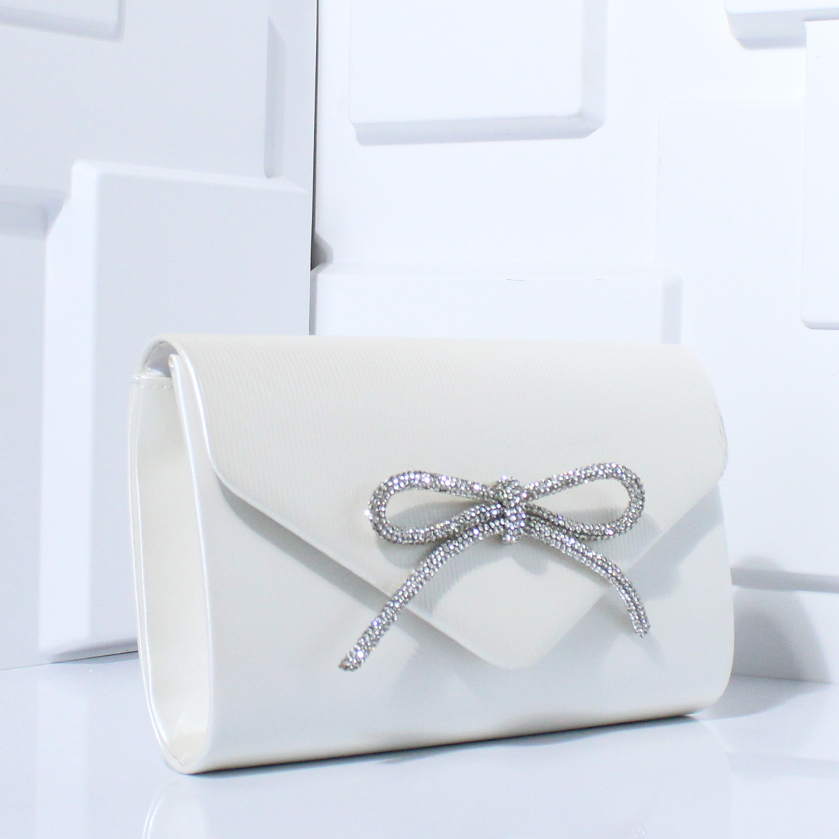 Abend-Clutch mit Schleifen-Design ⎜ Elegante Tasche mit Glitzerakzenten für festliche Anlässe