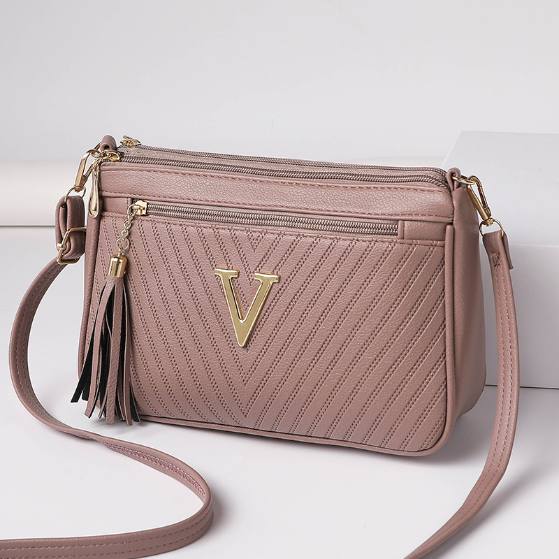 Umhängetasche für Damen ⎜ Kompakte Schultertasche mit Reißverschluss und Quaste für Alltag und Ausgehen