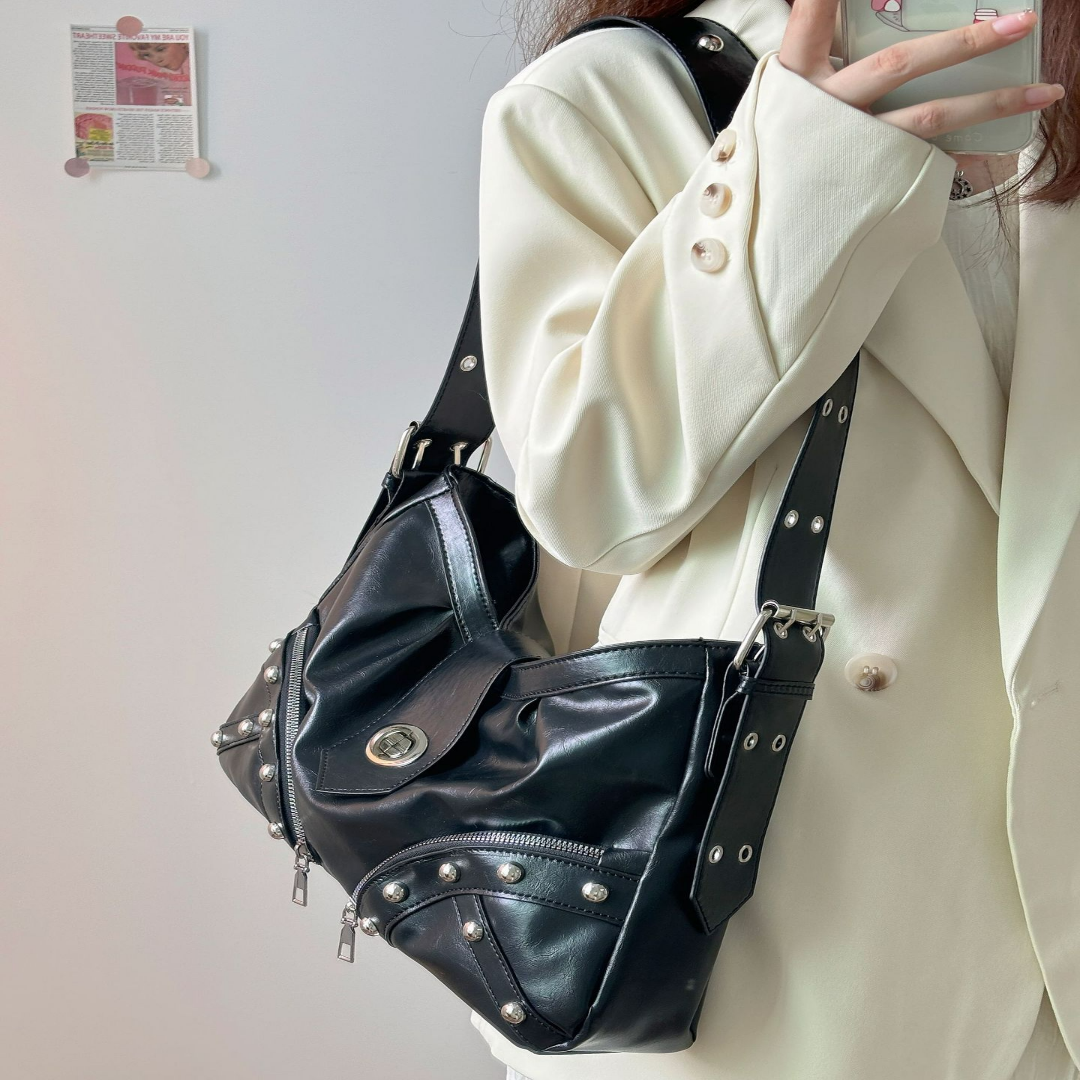 Schultertasche für Damen ⎜ Retro Biker-Bag mit Nieten und Reißverschlüssen für lässige Outfits und Alltag